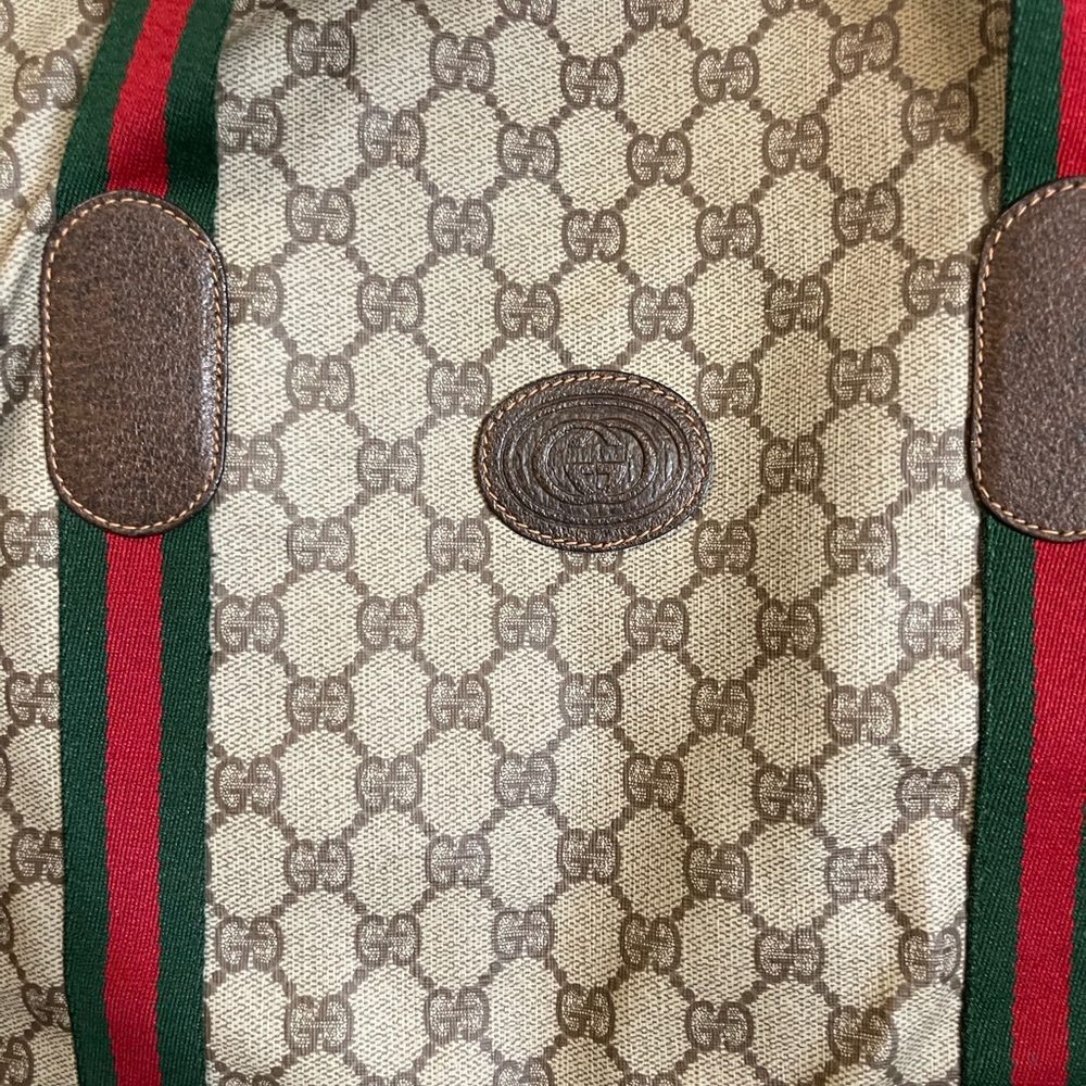 Gucci Beige GG Supreme Tote with Green and Red Web Straps - Picture 2 of 12